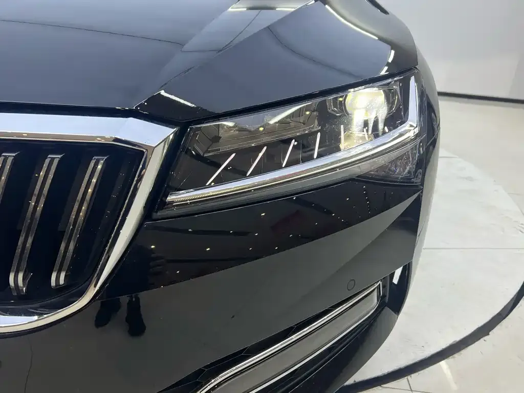 Skoda Superb — фото 7