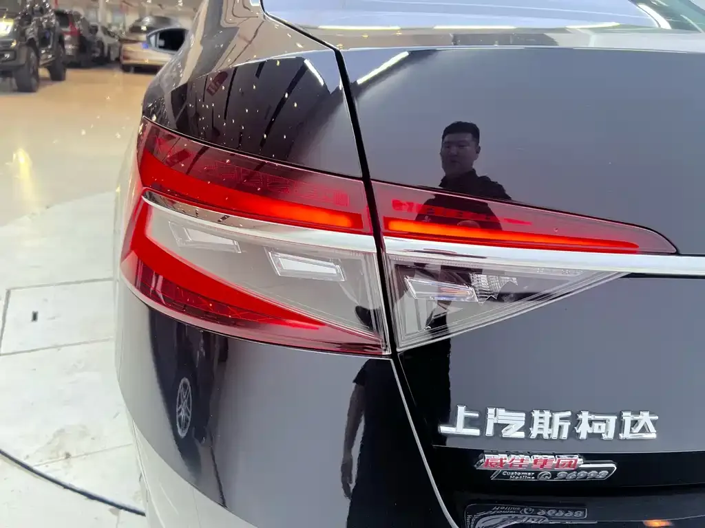 Skoda Superb — фото 10