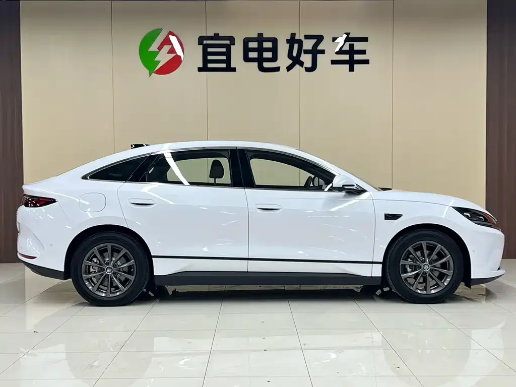 BYD Qin L — фото 5