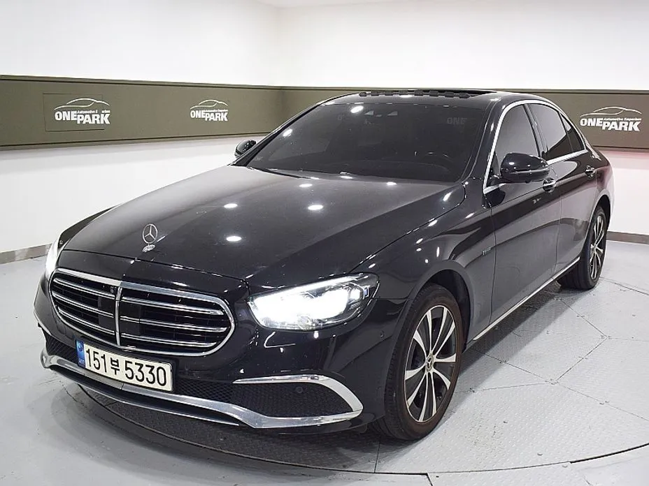 Mercedes-Benz E-Class — фото 1