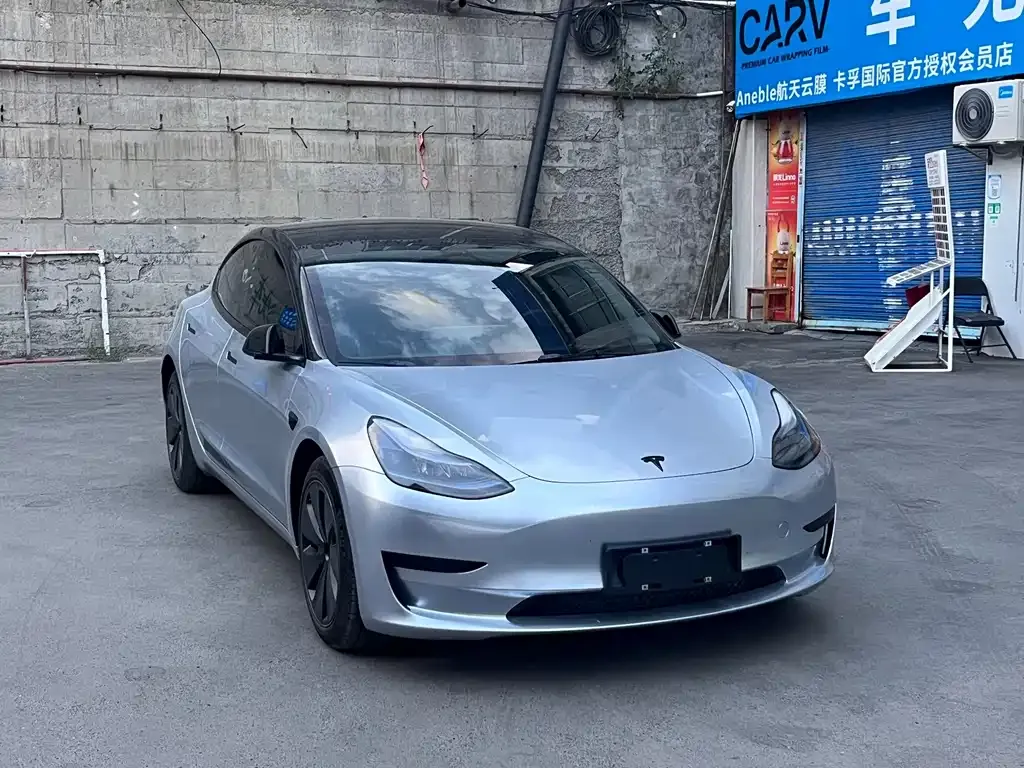 Tesla Model 3 — фото 1