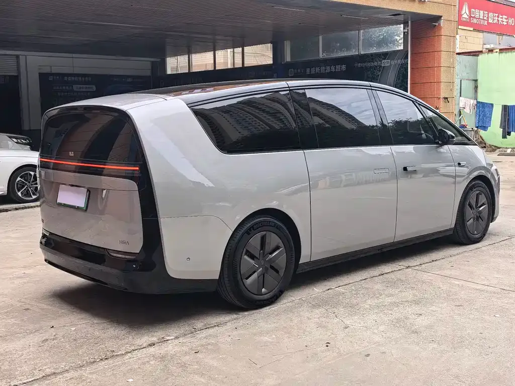 Li Auto MEGA — фото 8