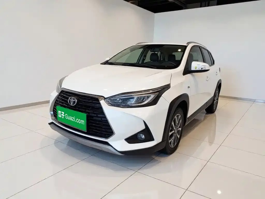 Toyota Yaris L — фото 1