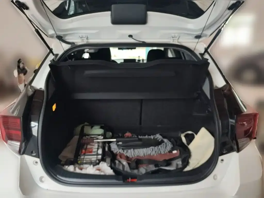 Toyota Yaris L — фото 10