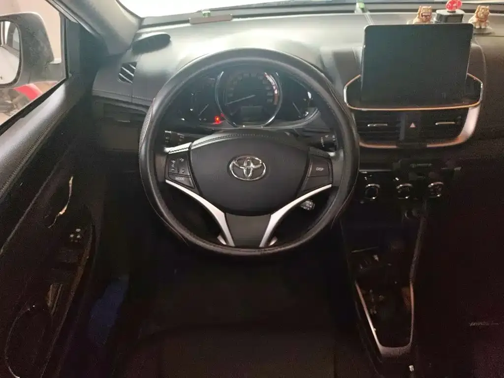 Toyota Yaris L — фото 6