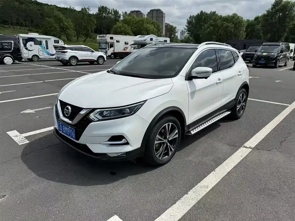 Nissan Qashqai — фото 1