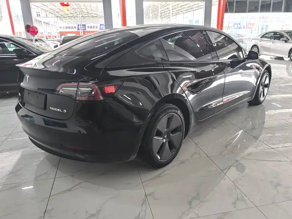 Tesla Model 3 — фото 7