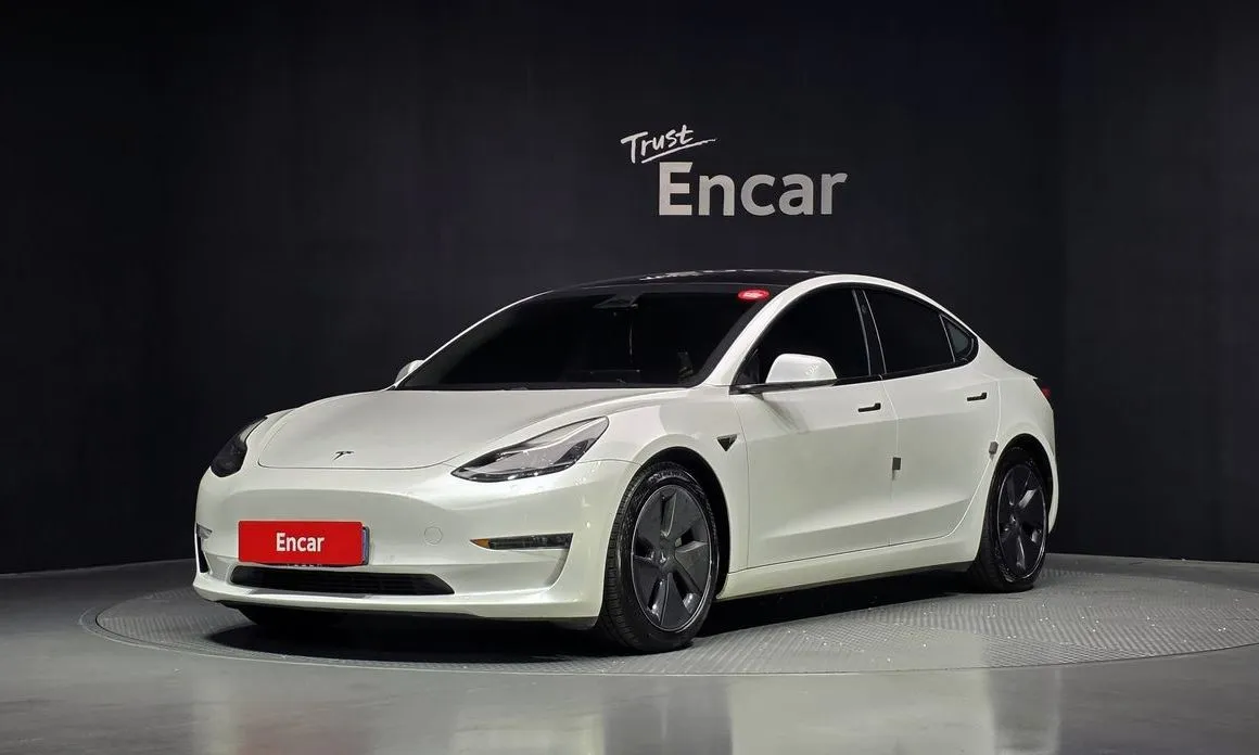 Tesla Model 3 — фото 1