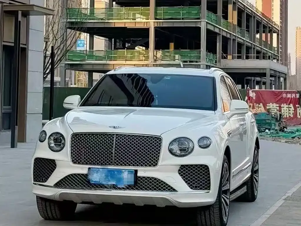 Bentley Bentayga — фото 1