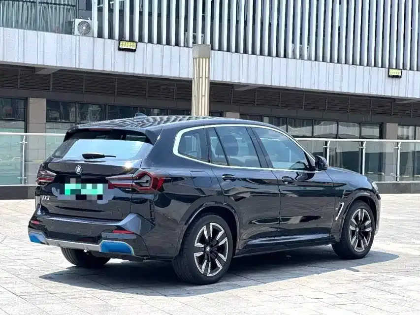BMW iX3 — фото 6