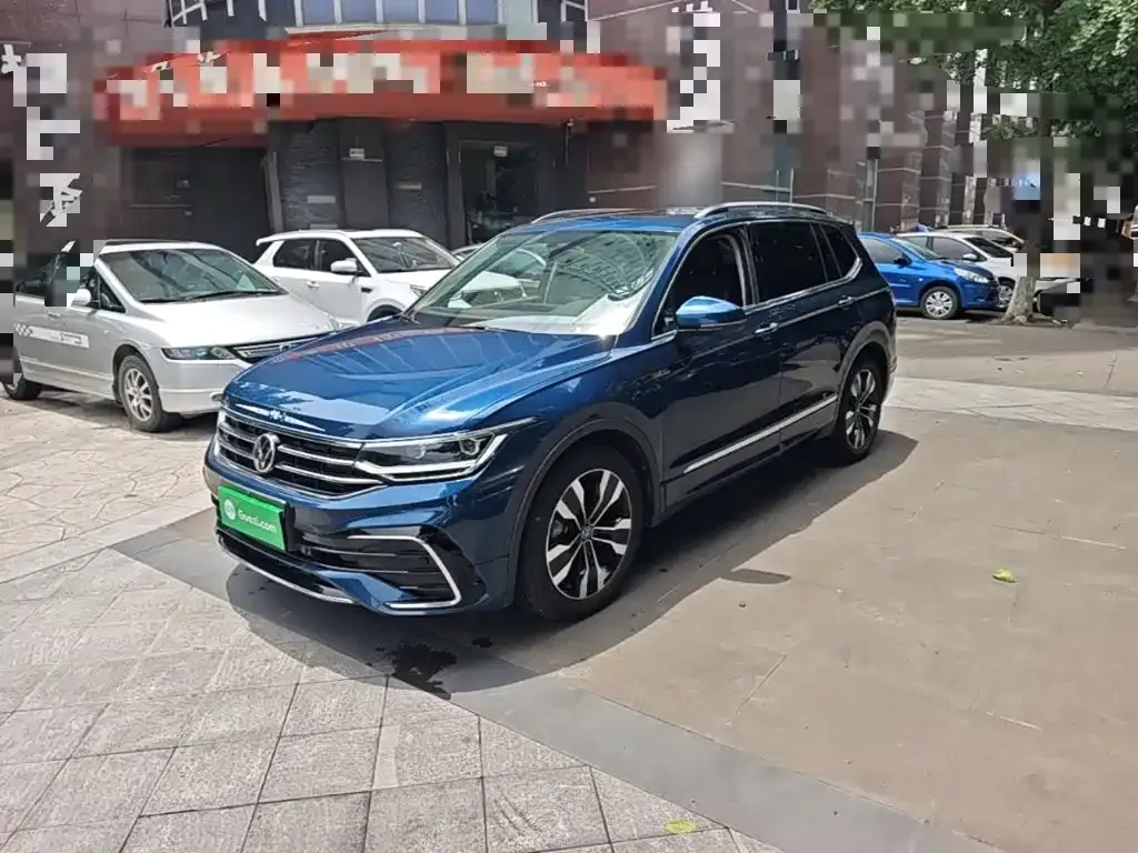 Volkswagen Tiguan L — фото 1