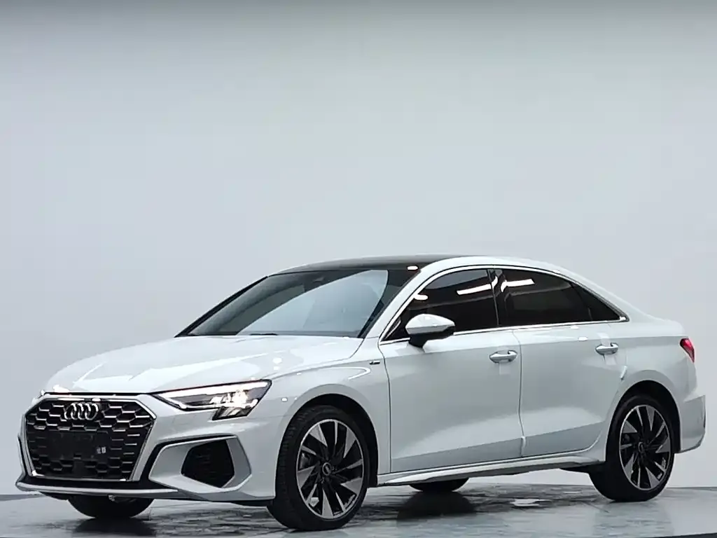 Audi A3 — фото 1