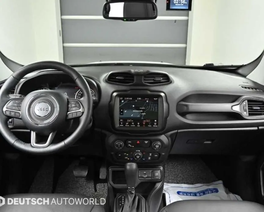 Jeep Renegade — фото 10