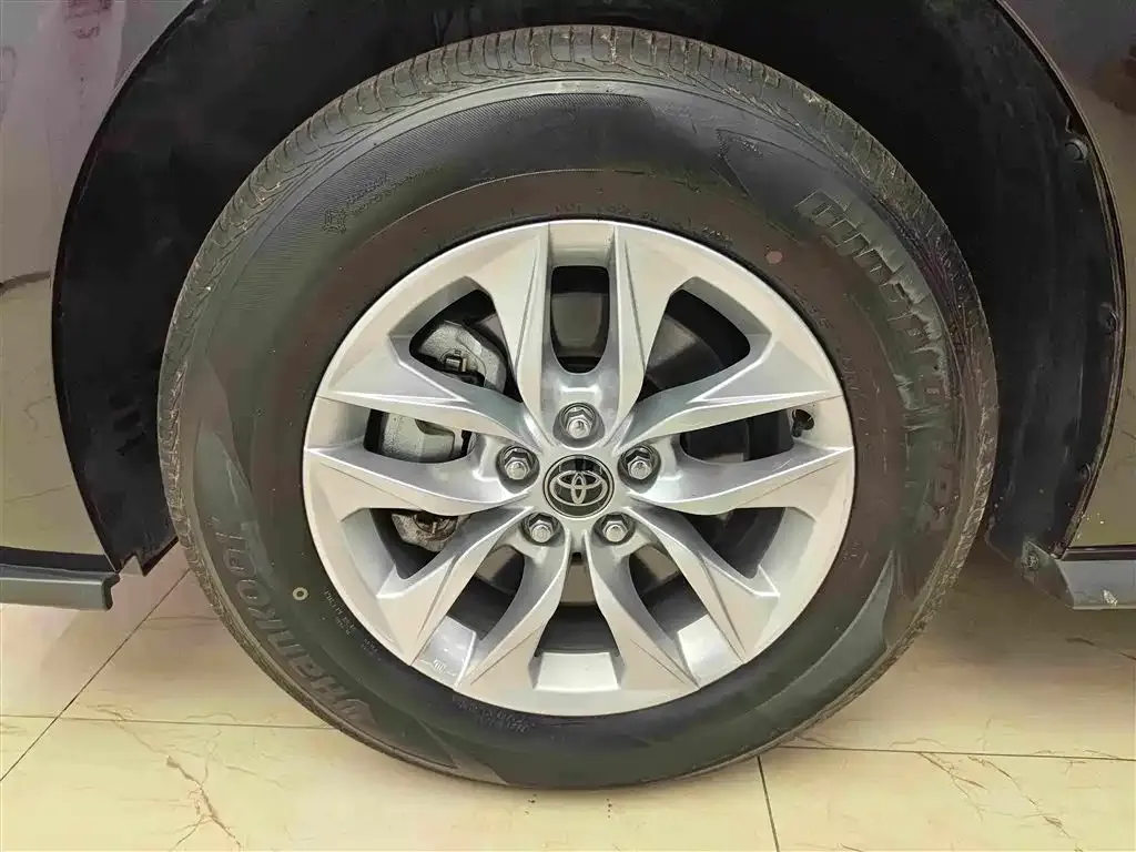 Toyota Granvia — фото 2