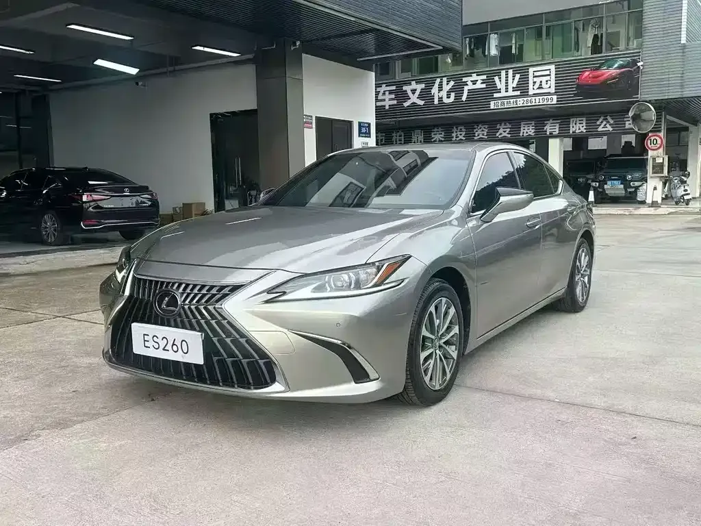 Lexus ES — фото 1