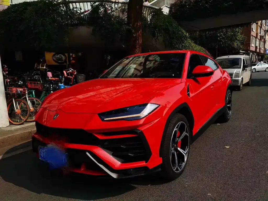 Lamborghini Urus — фото 1