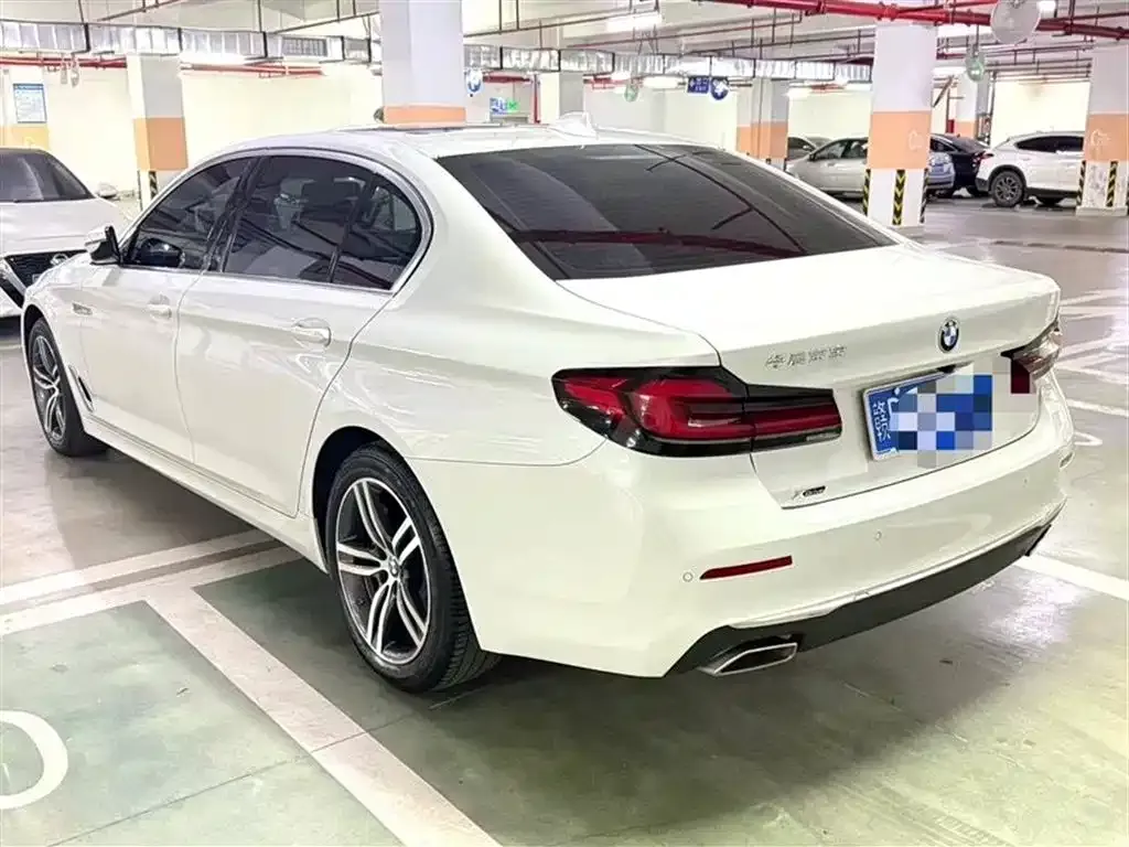 BMW 5 Series — фото 4