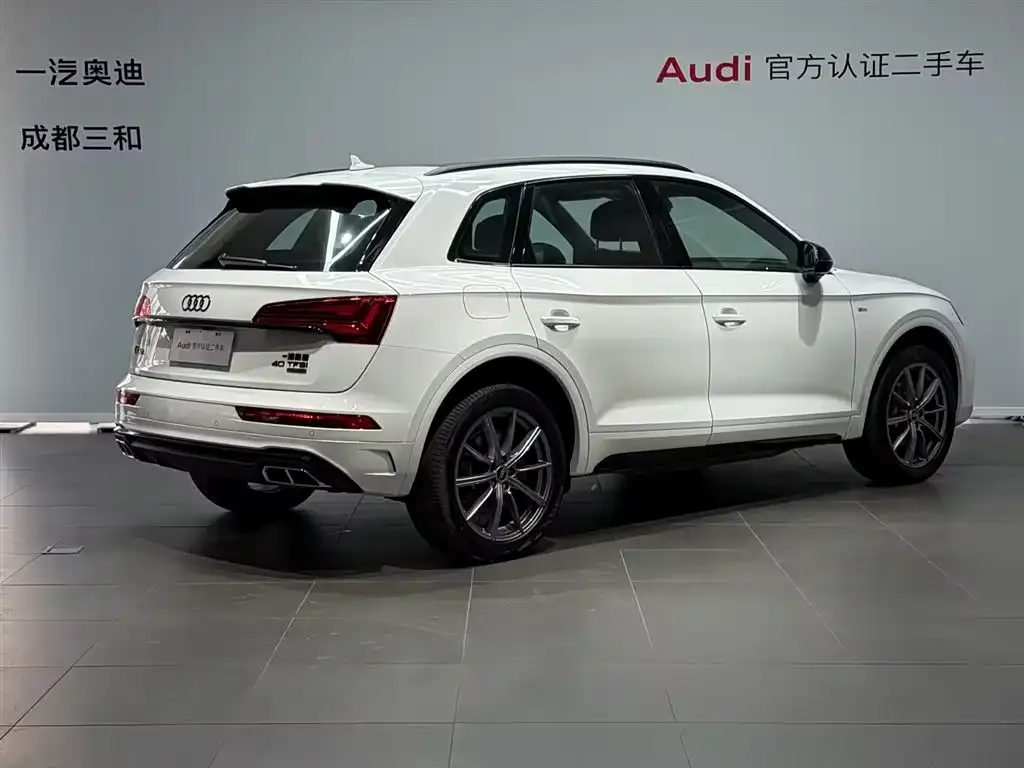 Audi Q5L — фото 5