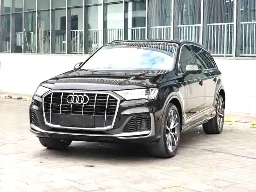 Audi Q7 — фото 1
