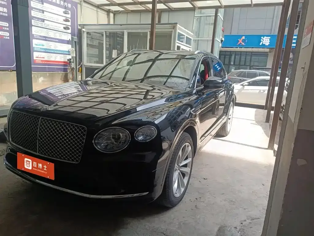 Bentley Bentayga — фото 1