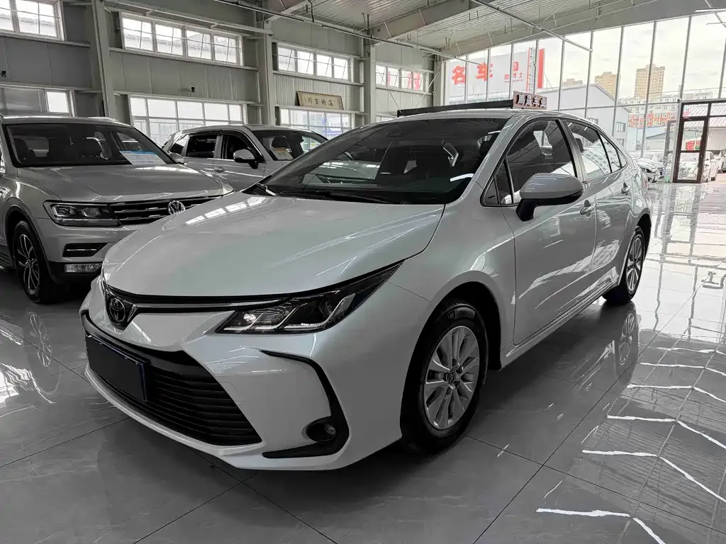 Toyota Corolla — фото 1