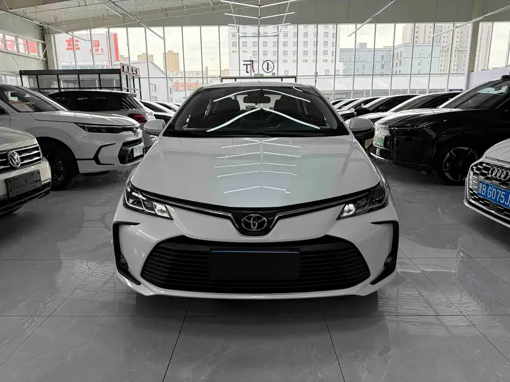 Toyota Corolla — фото 5