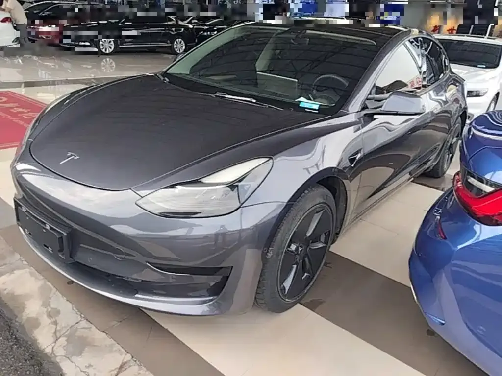 Tesla Model 3 — фото 1