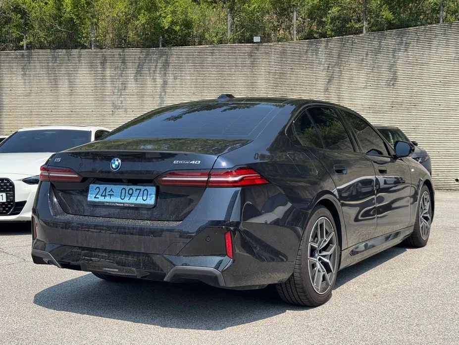 BMW i5 — фото 9