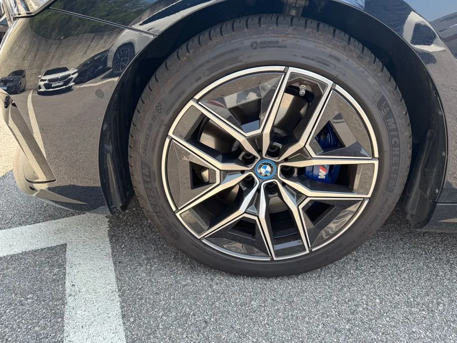 BMW i5 — фото 8