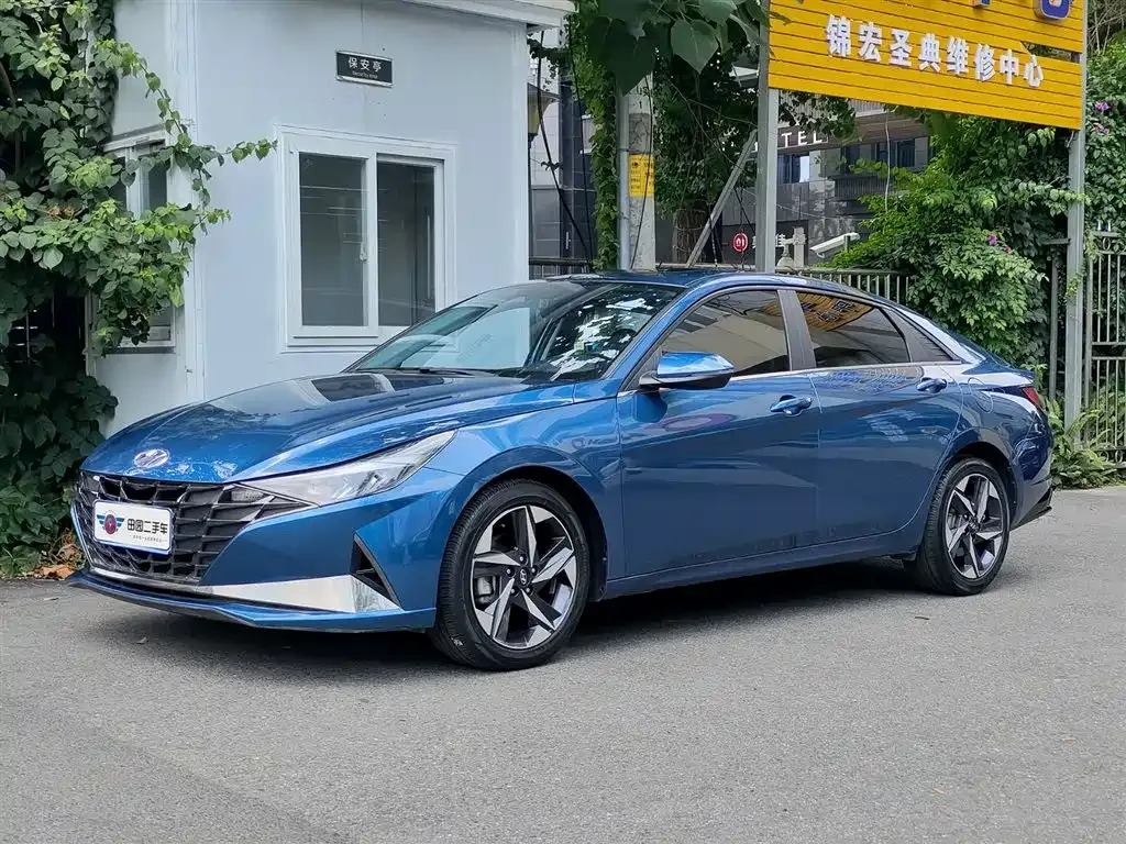 Hyundai Elantra — фото 1