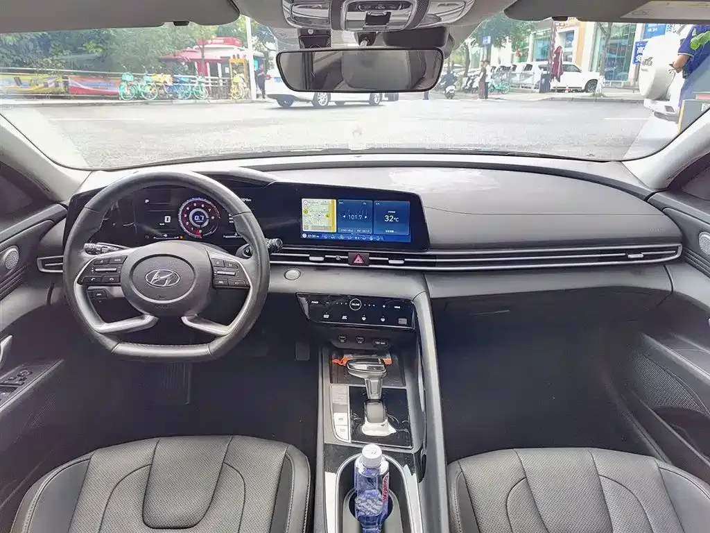Hyundai Elantra — фото 2