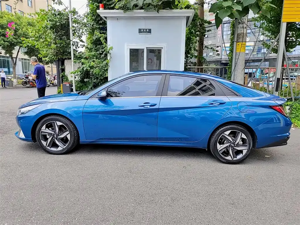 Hyundai Elantra — фото 5