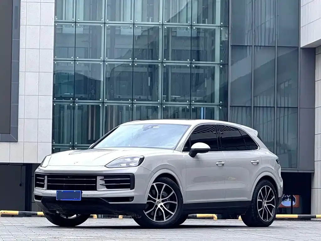 Porsche Cayenne — фото 1