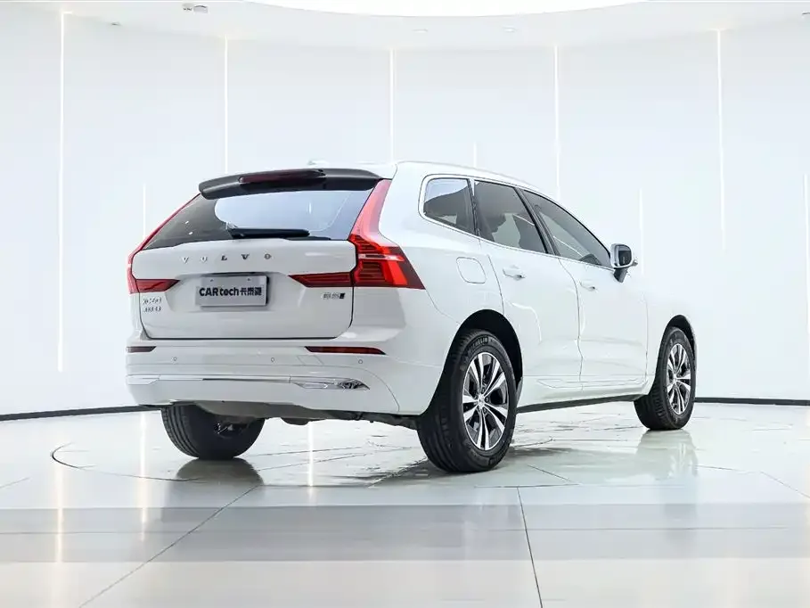 Volvo XC60 — фото 7