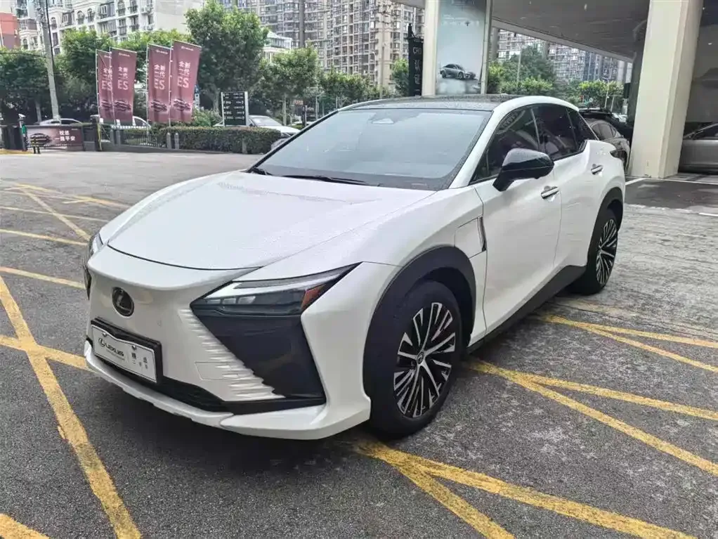 Lexus RZ — фото 1
