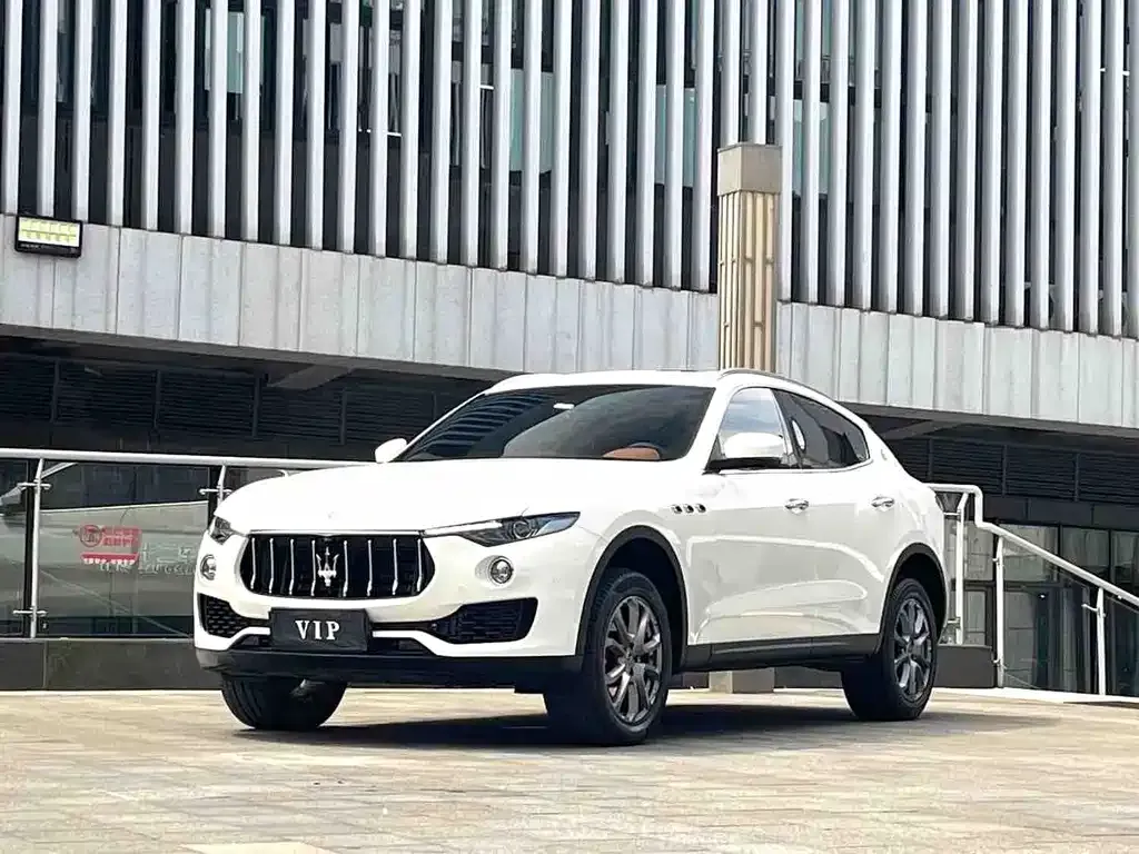 Maserati Levante — фото 1