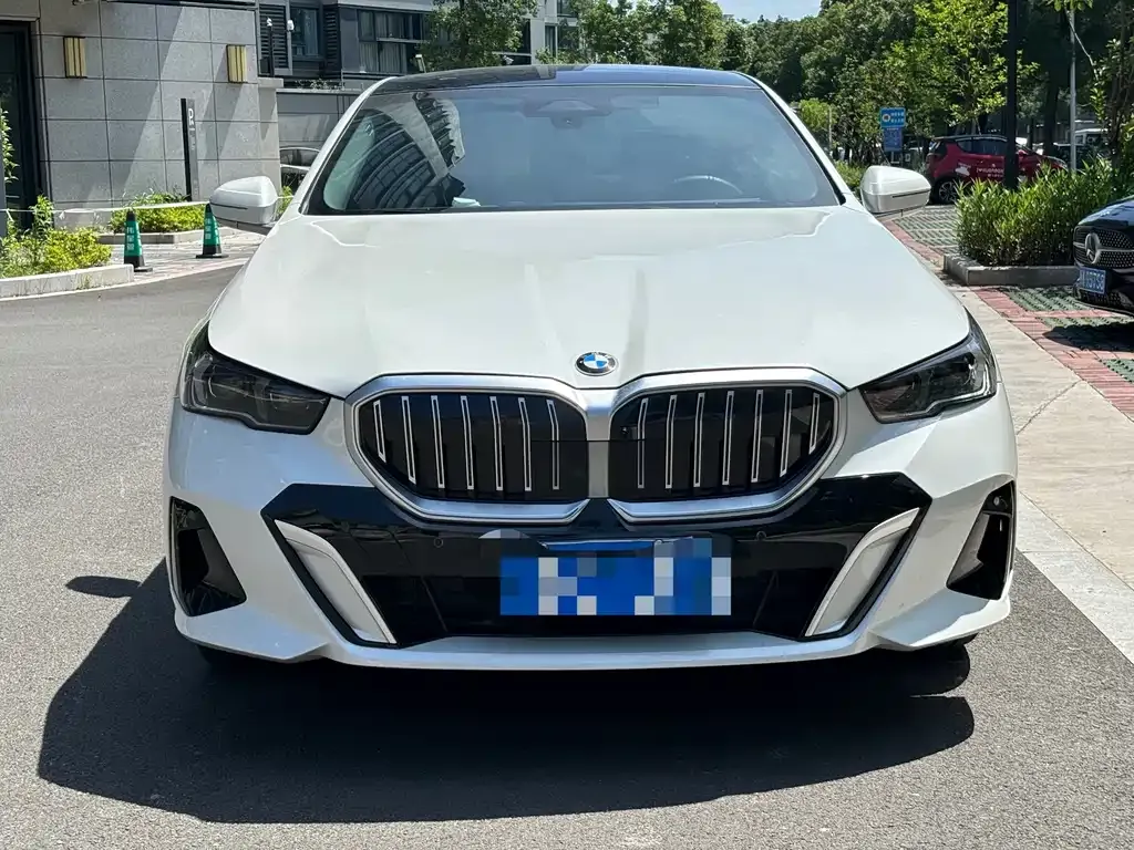 BMW 5 Series — фото 10