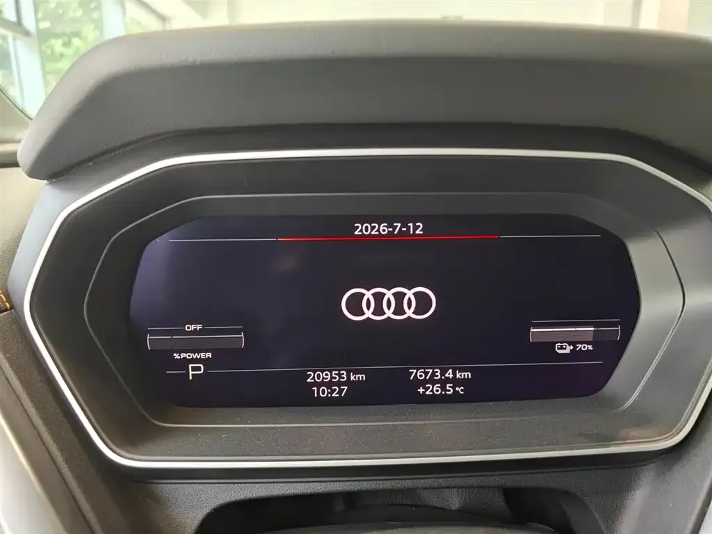 Audi Q4 e-tron — фото 2
