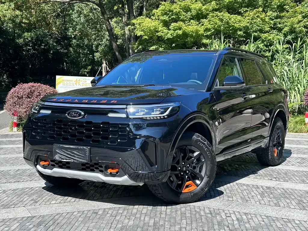 Ford Explorer — фото 1