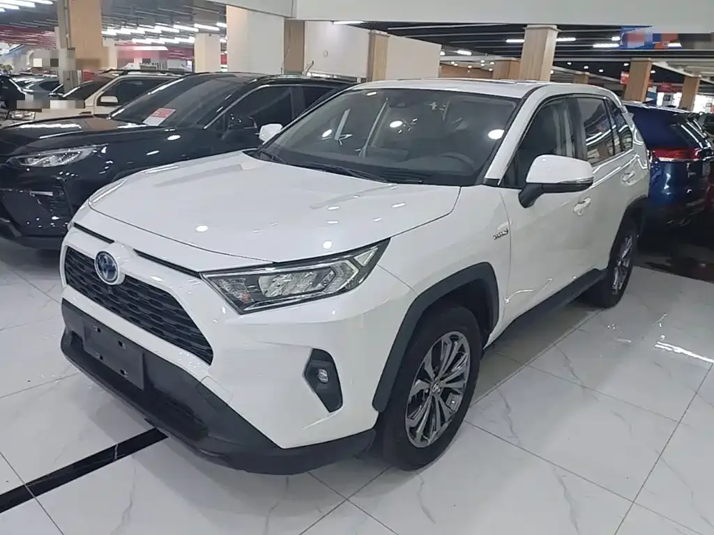 Toyota RAV4 — фото 1