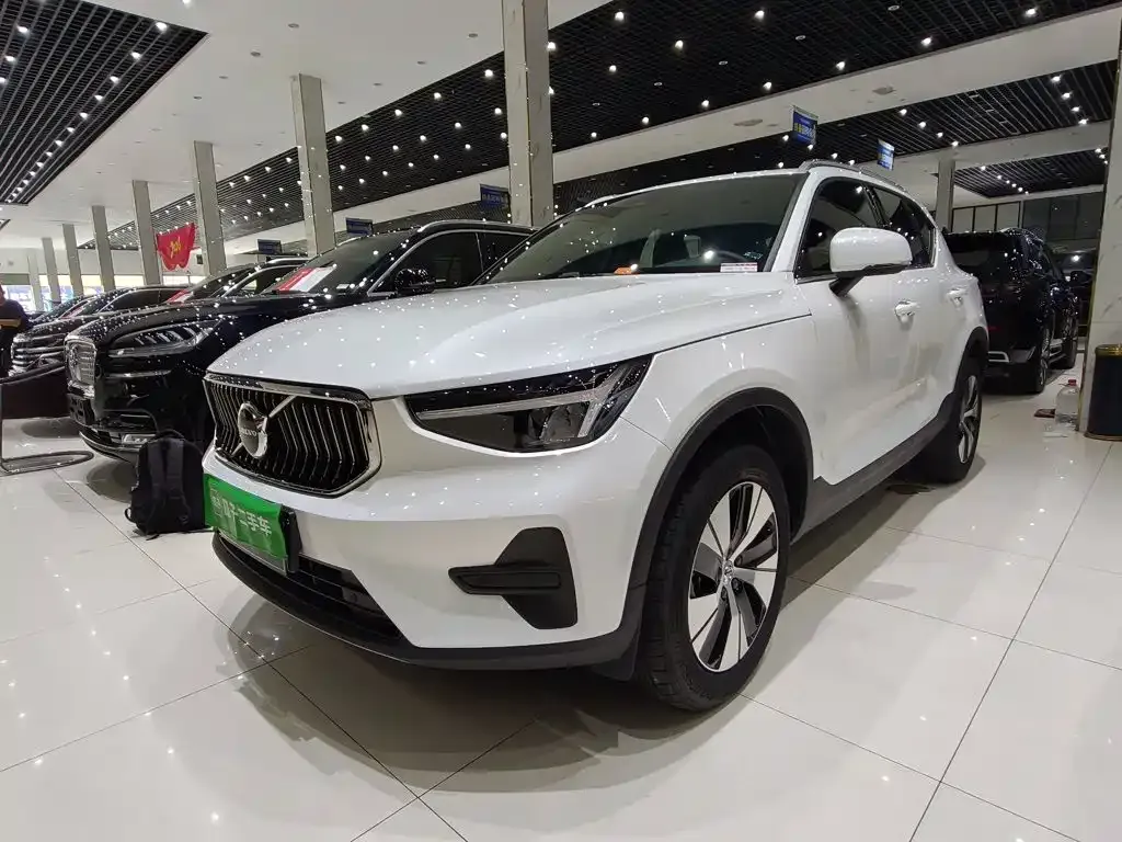 Volvo XC40 — фото 10