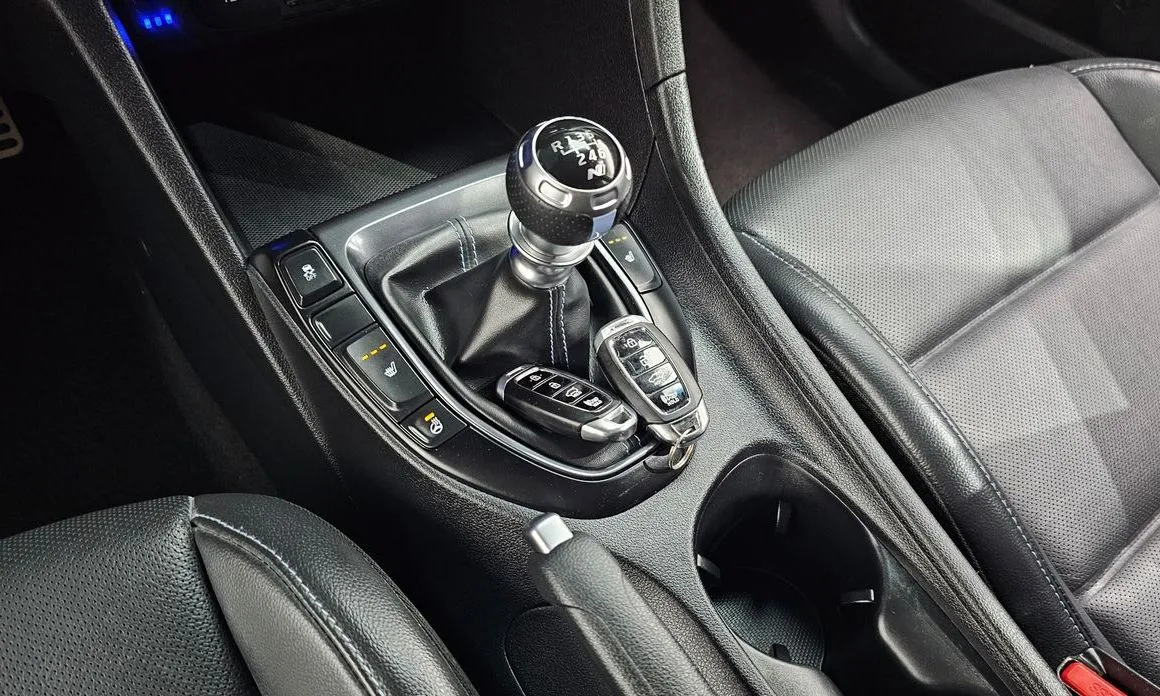 Hyundai Veloster — фото 4