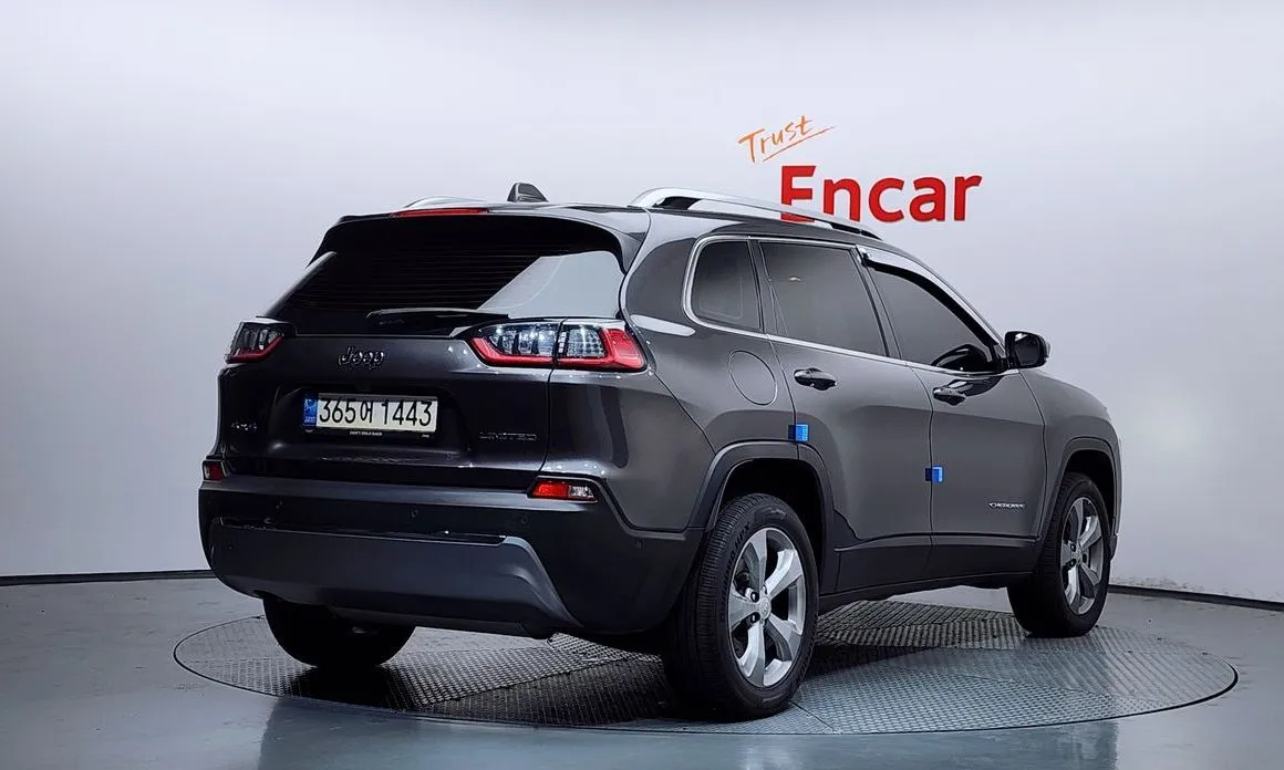 Jeep Cherokee — фото 5