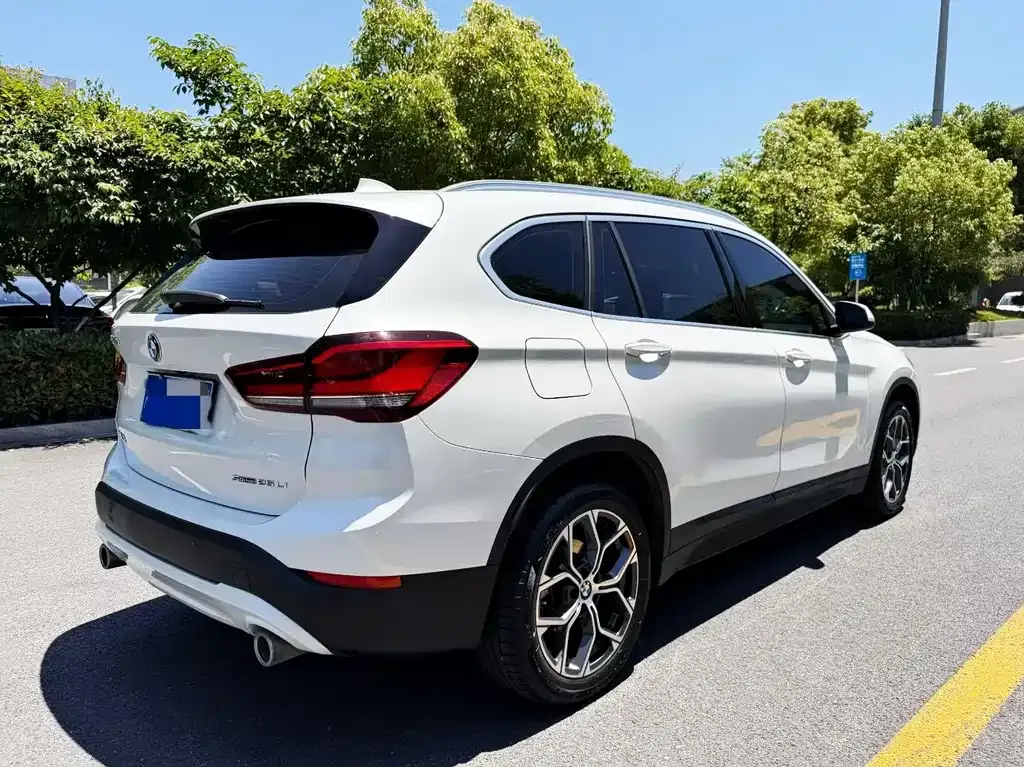 BMW X1 — фото 9