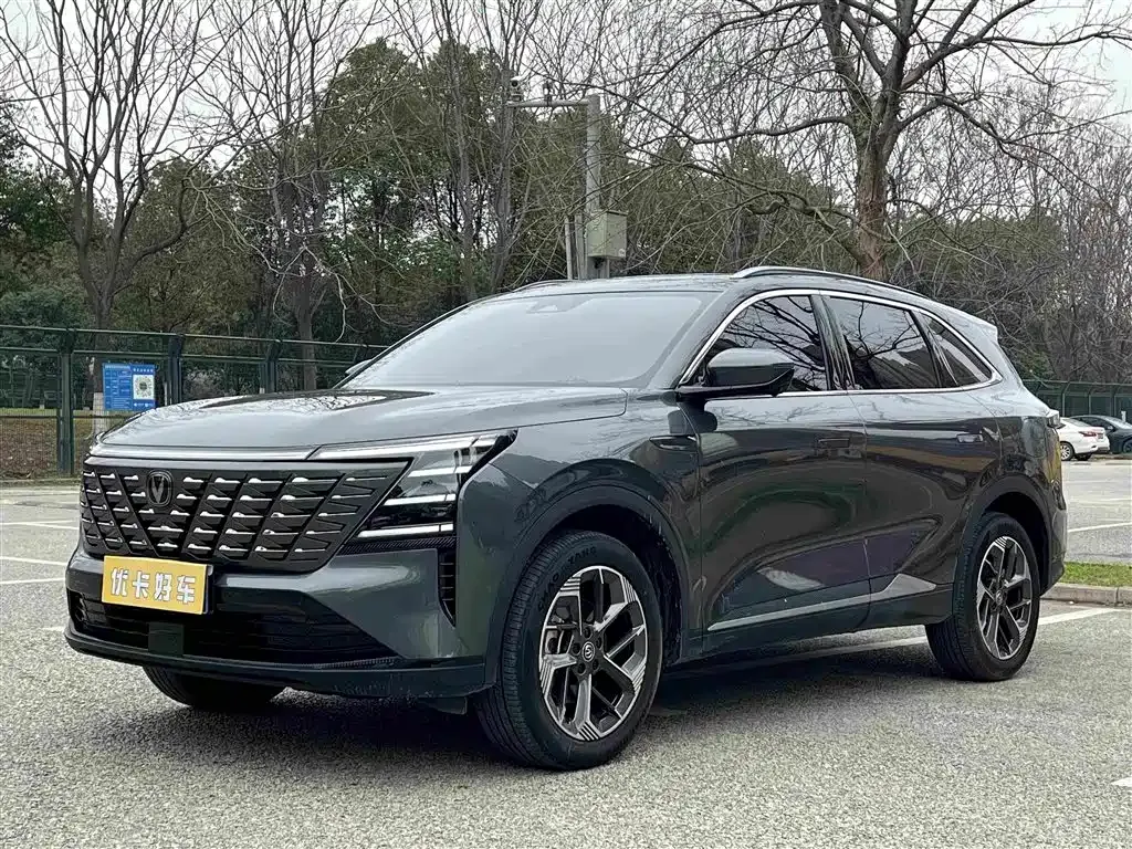 Changan CS75PLUS — фото 1