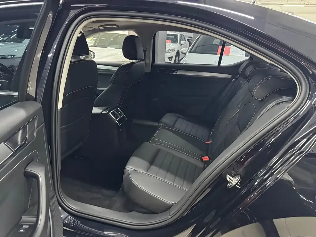 Skoda Superb — фото 7