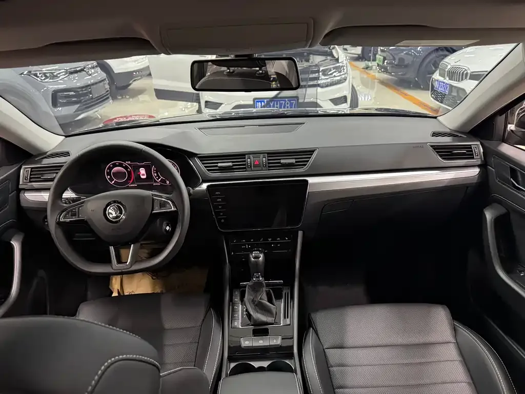 Skoda Superb — фото 8