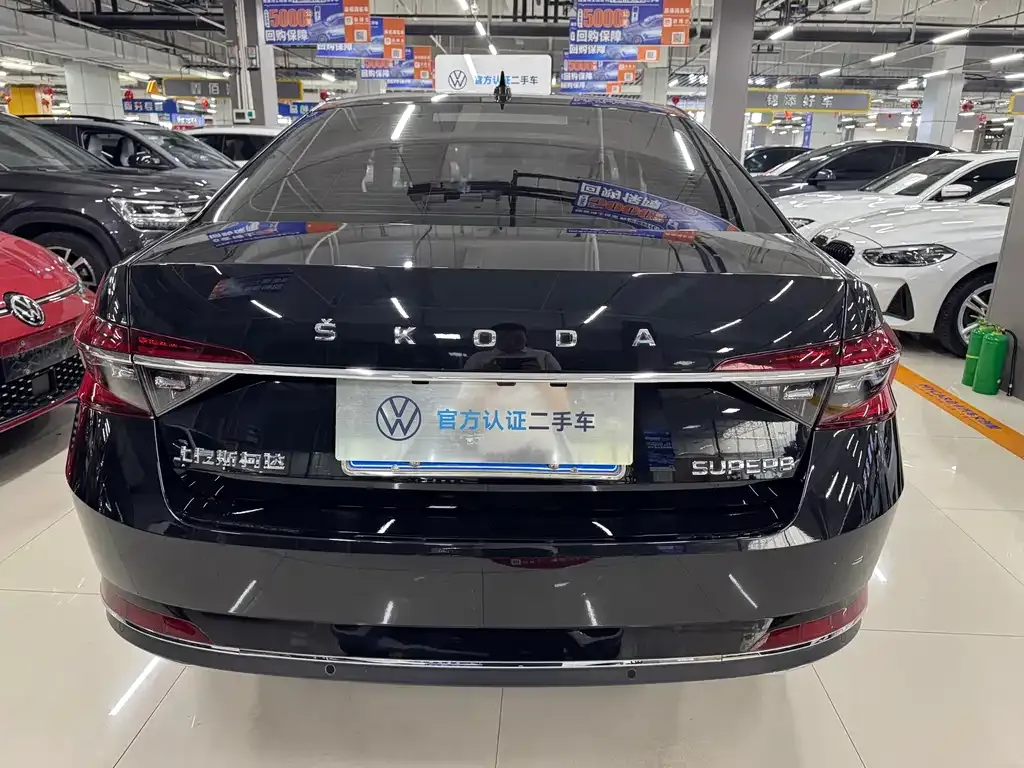 Skoda Superb — фото 10
