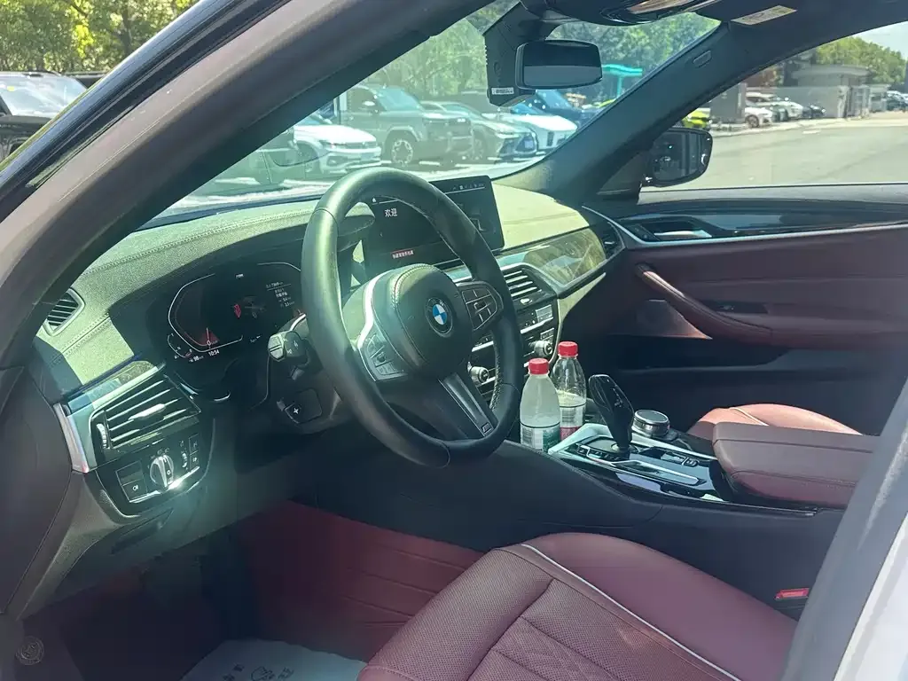 BMW 5 Series — фото 10