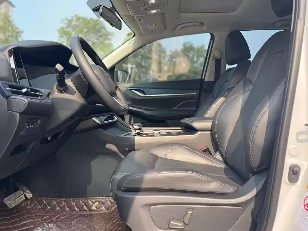 Changan CS55 EV — фото 10